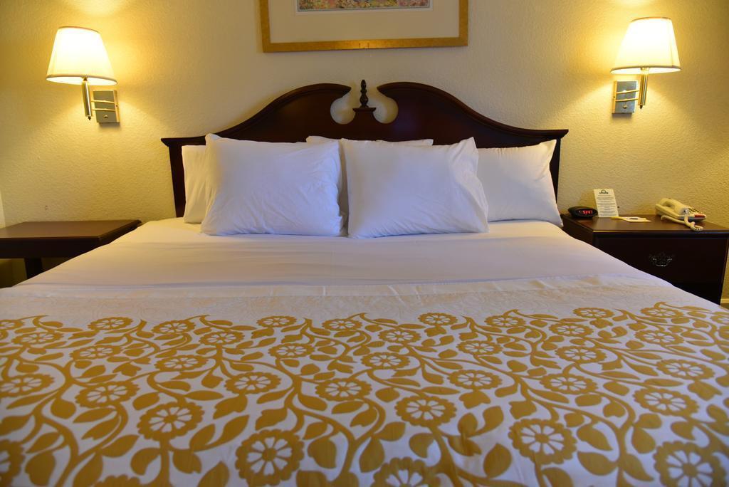 Econo Lodge Cherry Point Havelock Exteriör bild