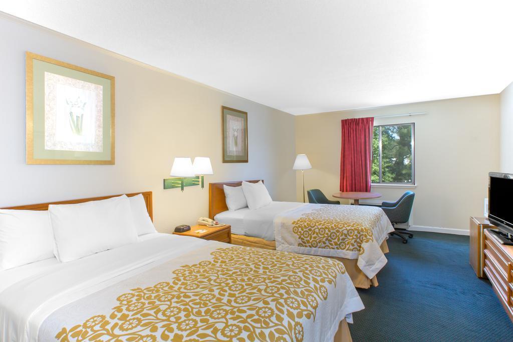 Econo Lodge Cherry Point Havelock Exteriör bild
