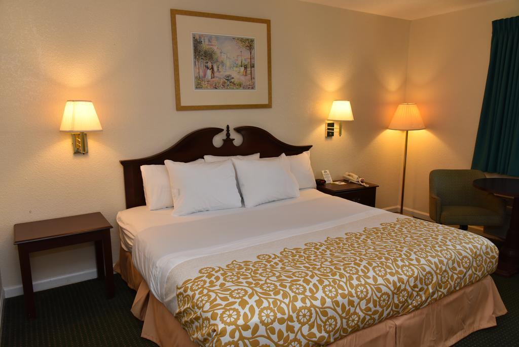 Econo Lodge Cherry Point Havelock Exteriör bild