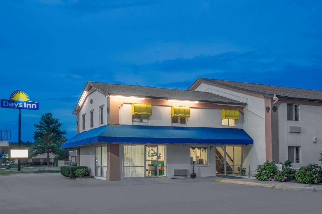 Econo Lodge Cherry Point Havelock Exteriör bild