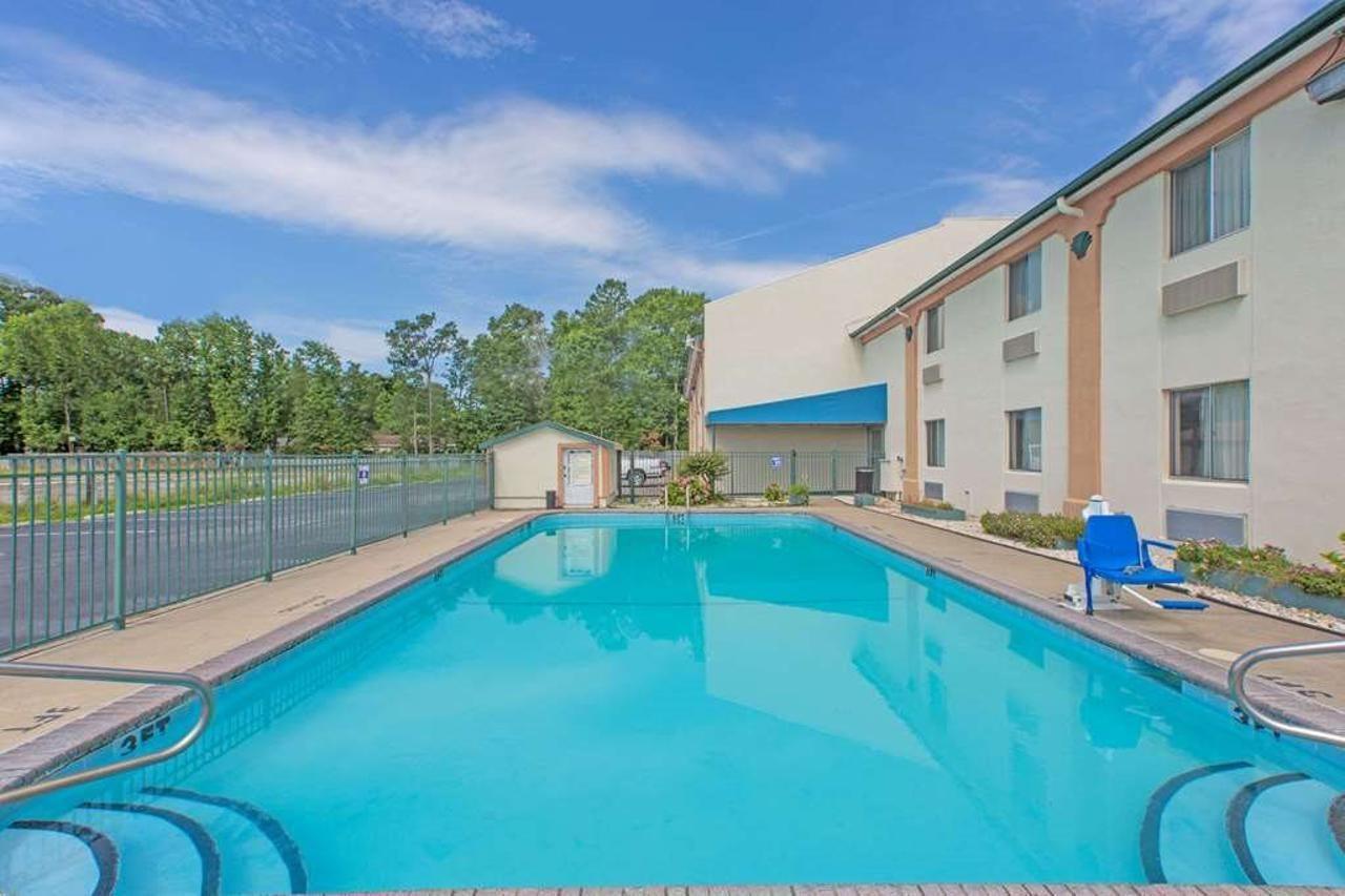 Econo Lodge Cherry Point Havelock Exteriör bild