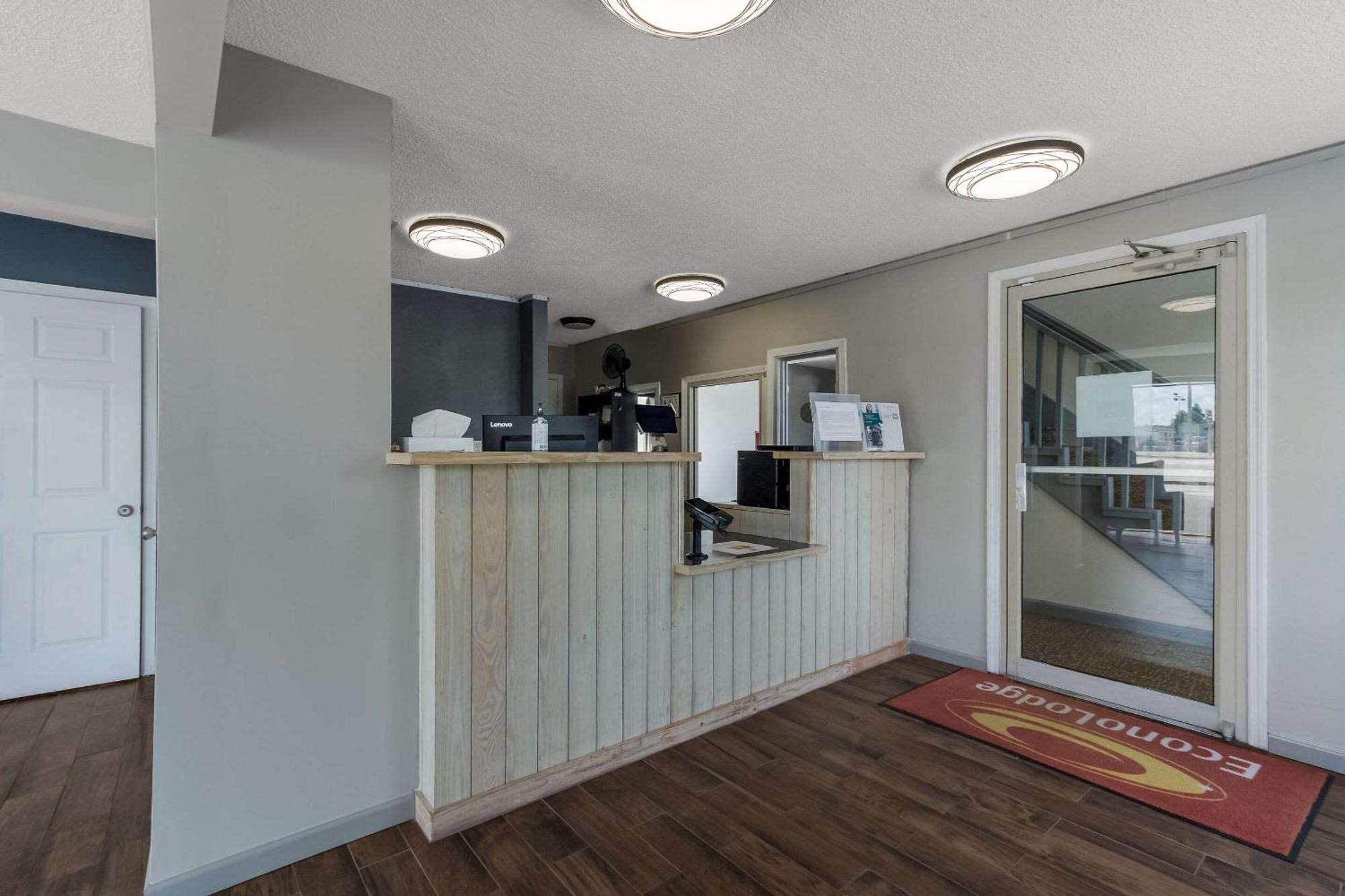 Econo Lodge Cherry Point Havelock Exteriör bild