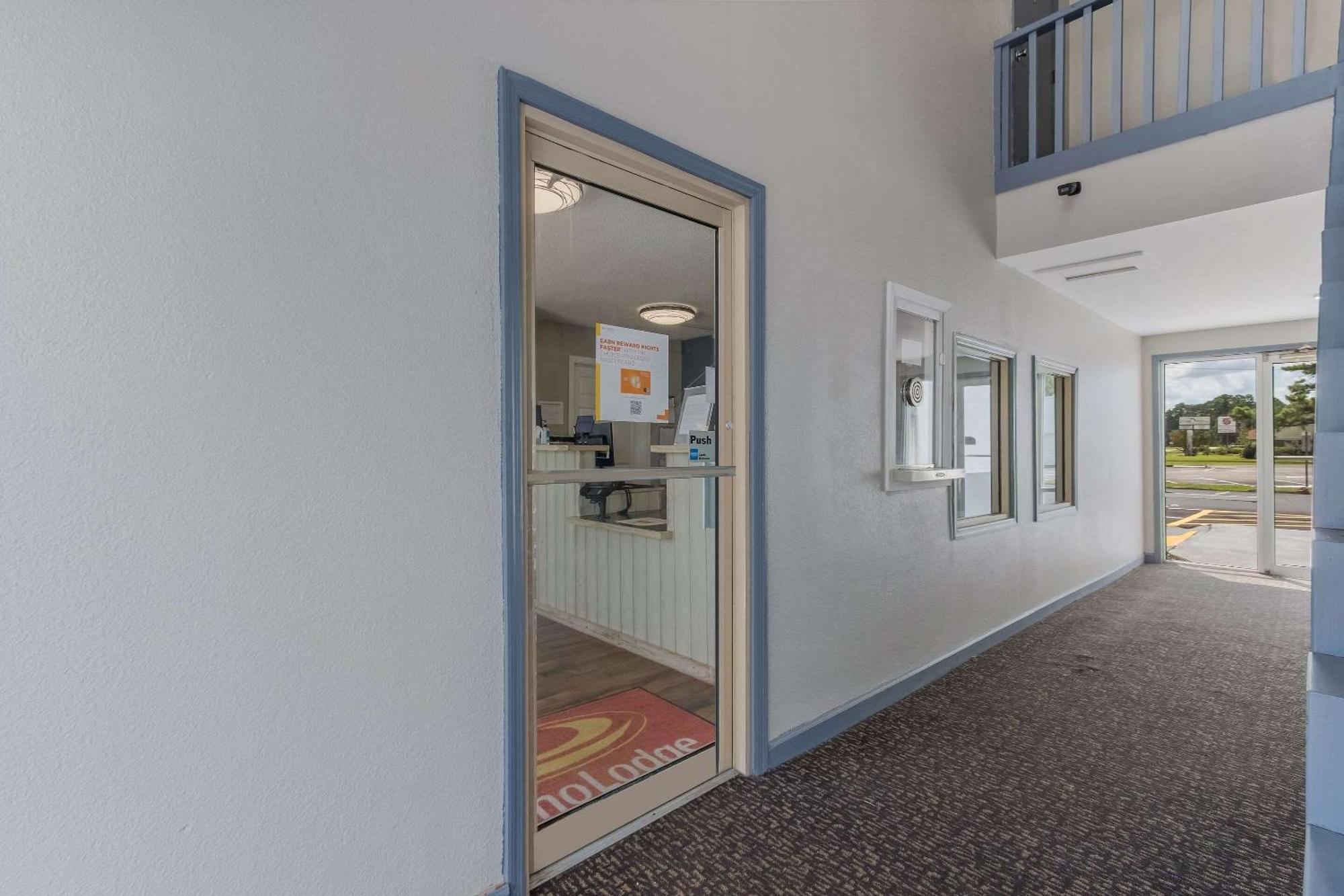 Econo Lodge Cherry Point Havelock Exteriör bild