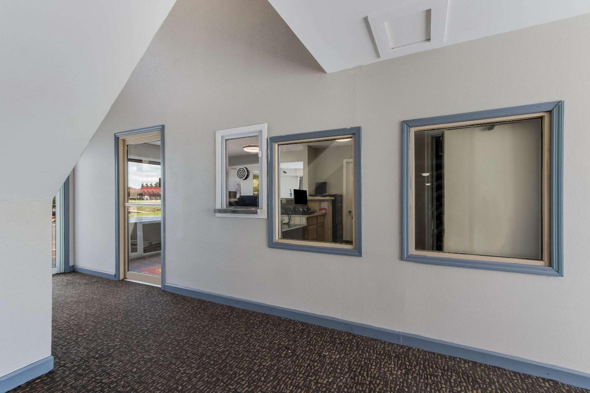 Econo Lodge Cherry Point Havelock Exteriör bild