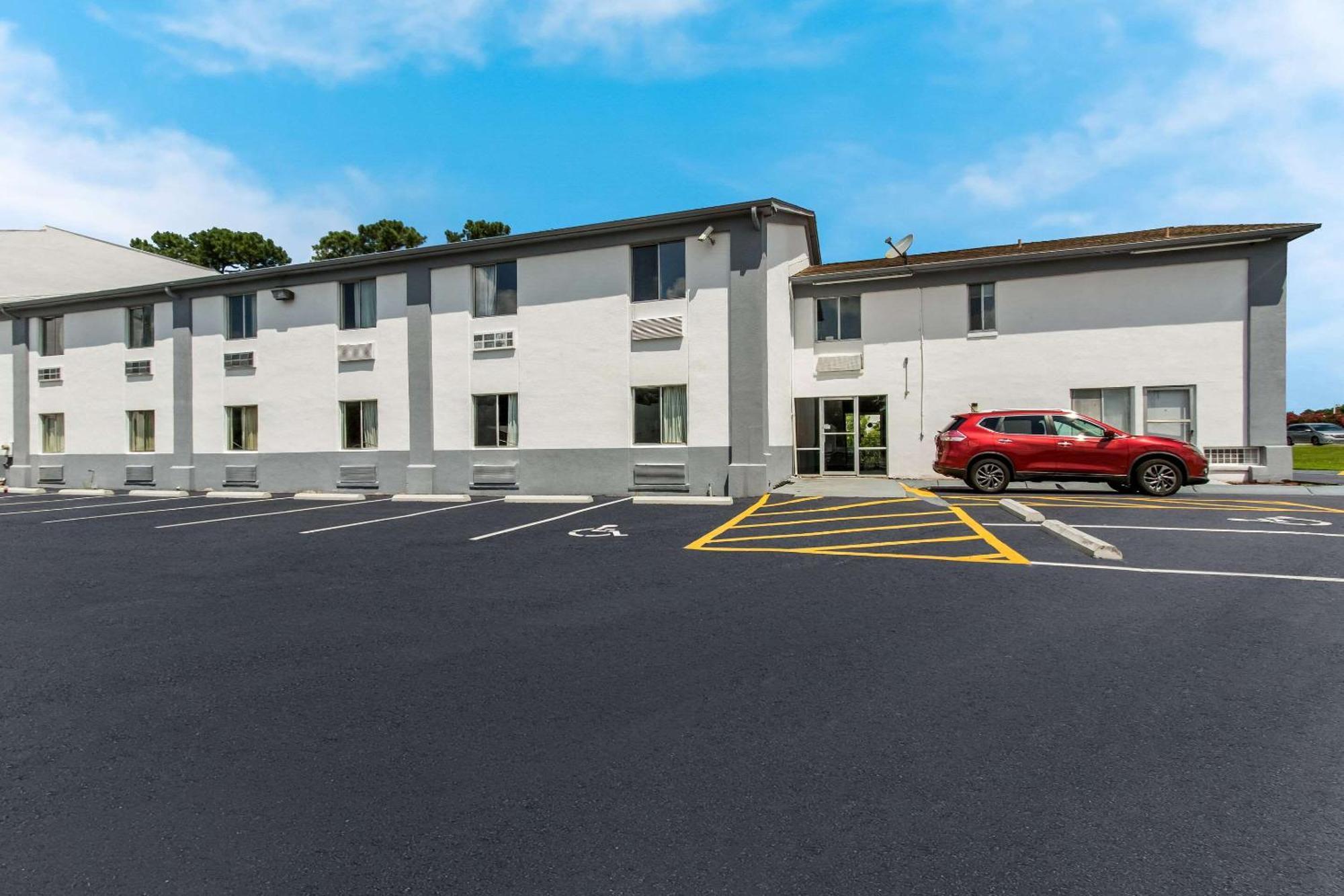 Econo Lodge Cherry Point Havelock Exteriör bild