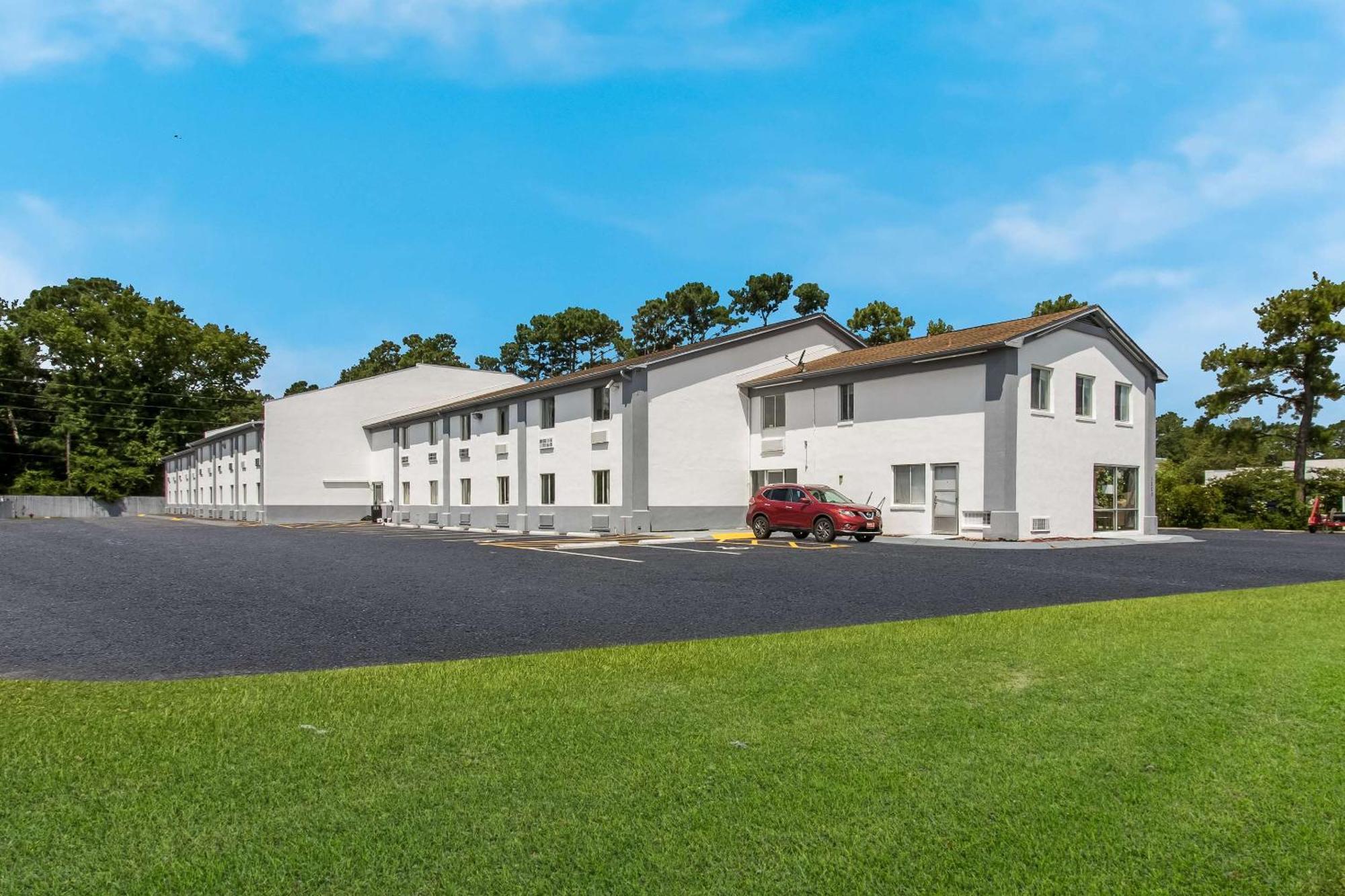 Econo Lodge Cherry Point Havelock Exteriör bild