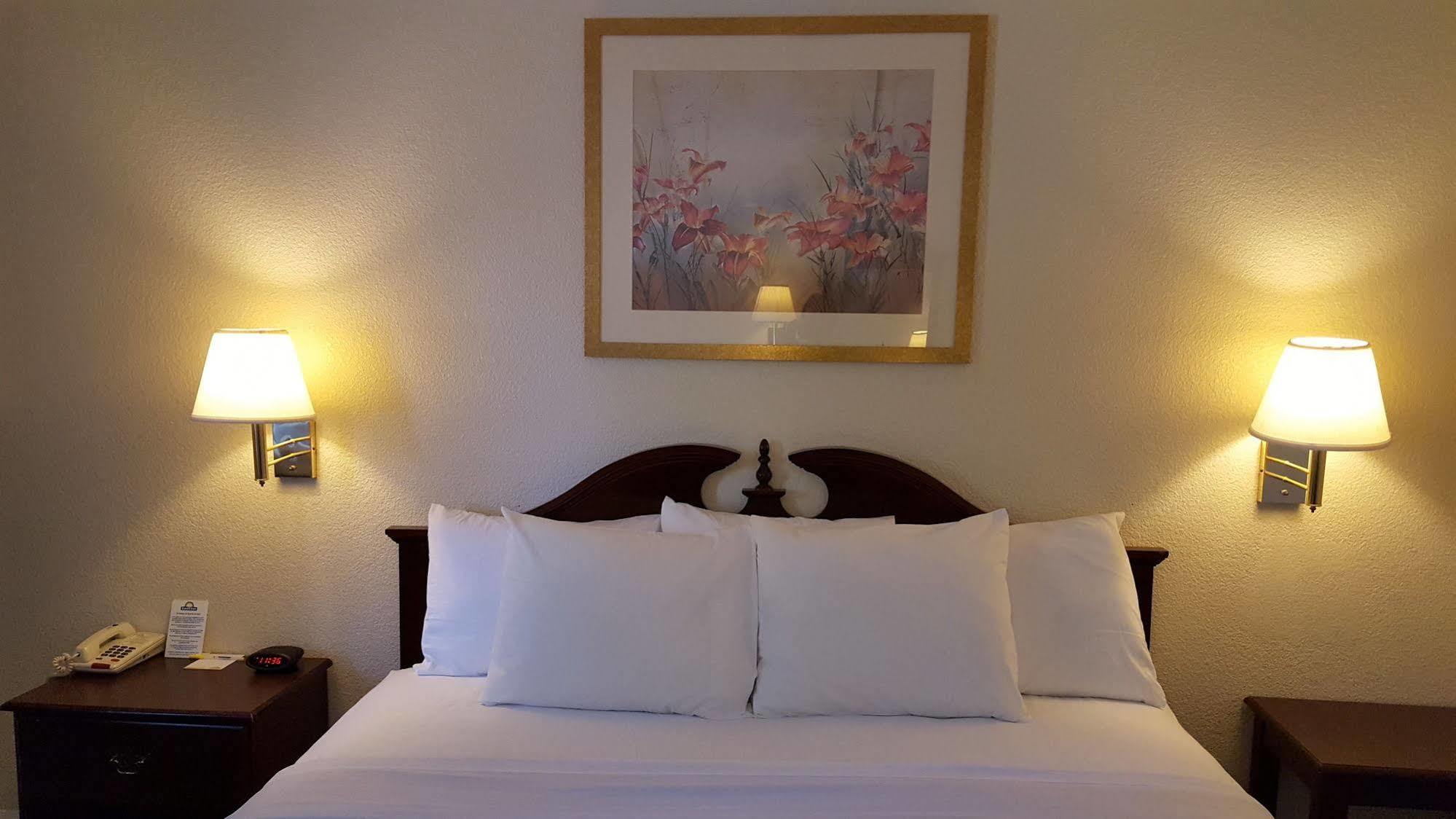 Econo Lodge Cherry Point Havelock Exteriör bild