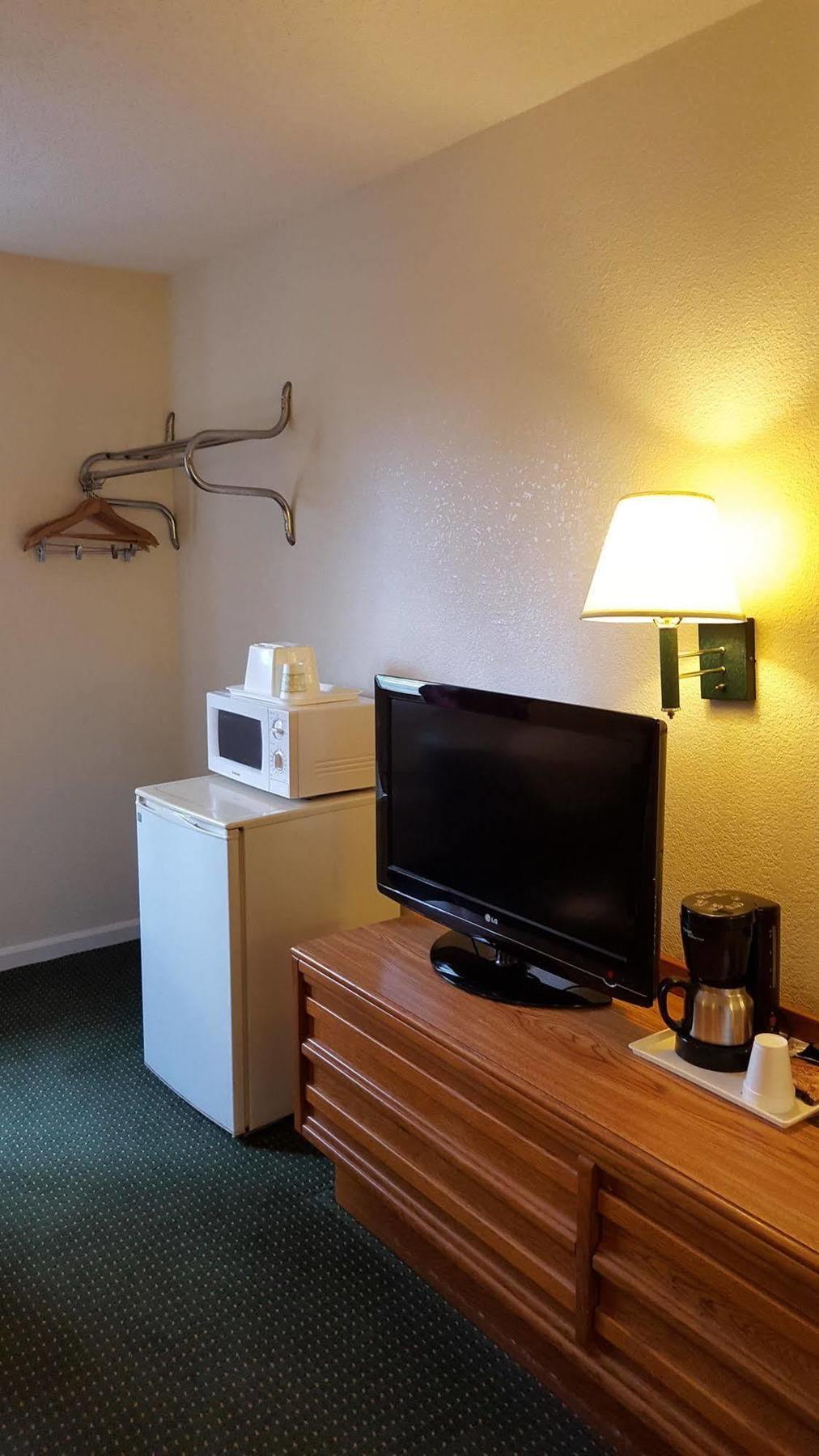 Econo Lodge Cherry Point Havelock Exteriör bild